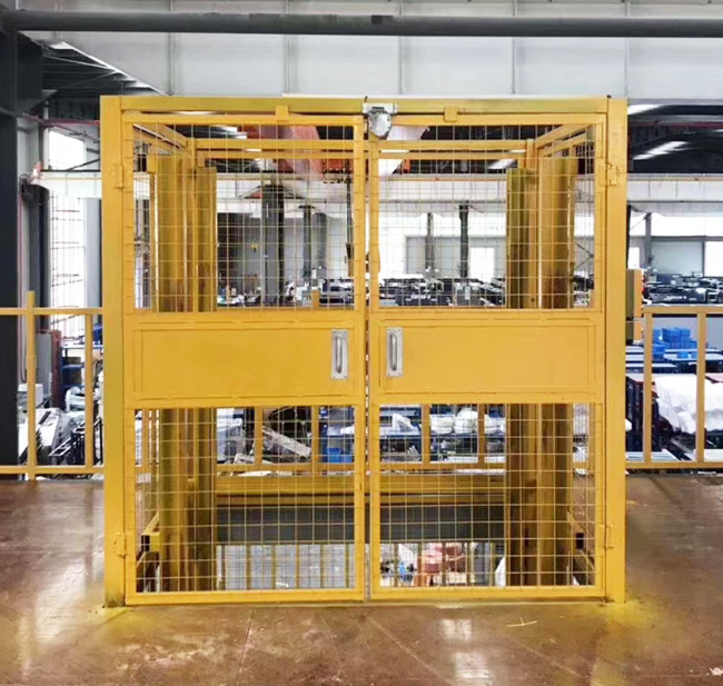 新干智能导轨式升降机亮相