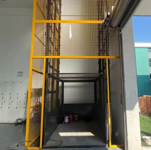 新干导轨式升降机助力物流园破解运输难题